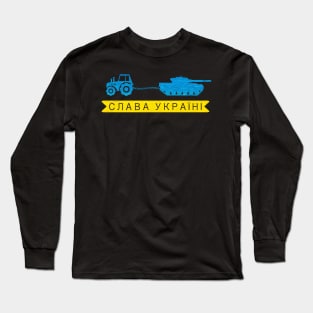 Ukraine Farmer Tractor Stealing A Russian Tank Meme Long Sleeve T-Shirt